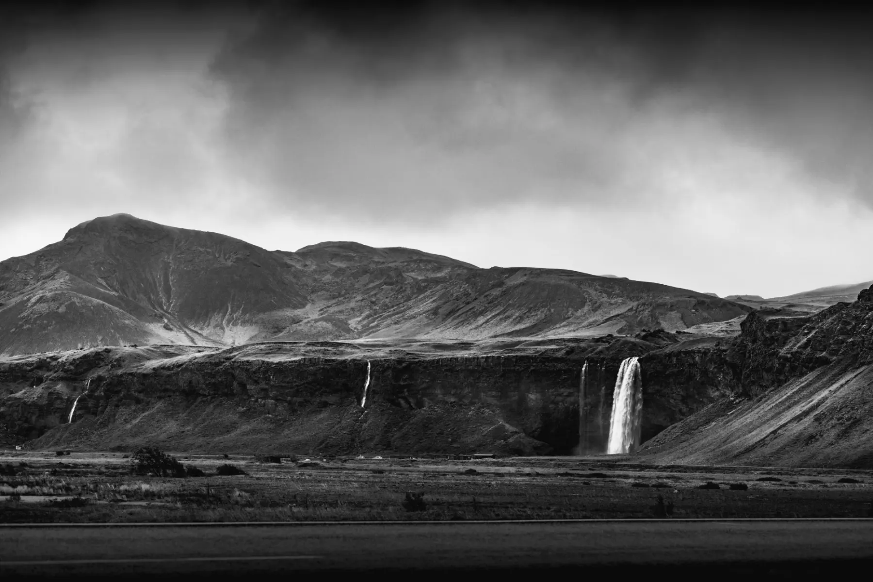 Berglandschaft mit Wasserfall